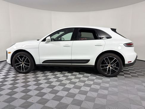 Certified 2023 Porsche Macan AWD/4WD image 2