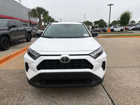 Used 2025 Toyota RAV4 LE AWD/4WD image 4