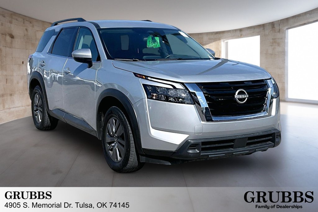 Used 2025 Nissan Pathfinder SV FWD image 1