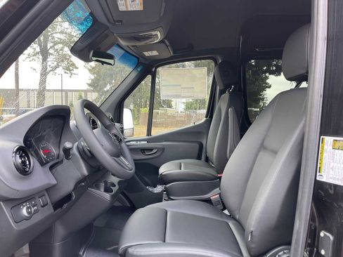 Used 2024 Mercedes-Benz Sprinter 2500 image 21