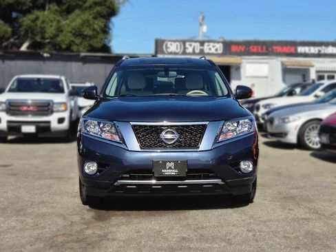 Used 2015 Nissan Pathfinder SV w/ Trailer Tow Package FWD image 2