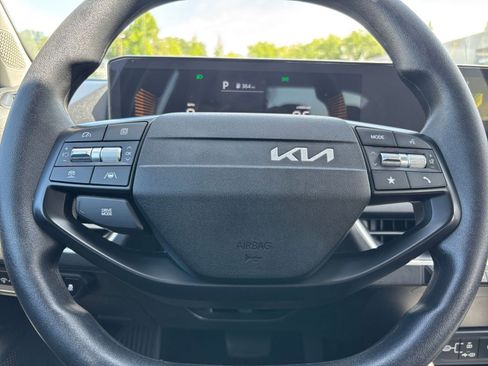 Used 2025 Kia K4 LXS FWD image 27