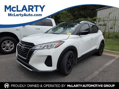 Used 2023 Nissan Kicks SV FWD image 1