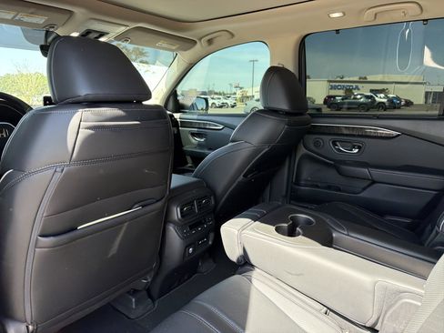 Certified 2025 Honda Pilot Elite image 13