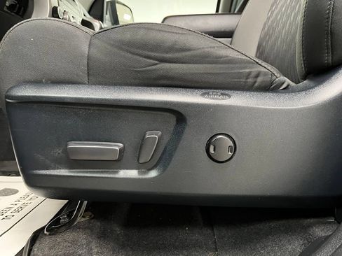 Used 2018 Toyota Tundra SR5 AWD/4WD image 23