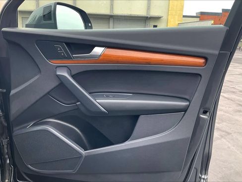 Used 2023 Audi Q5 2.0T Premium w/ Convenience Package image 27