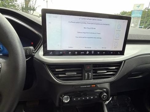 Certified 2024 Ford Escape Platinum AWD/4WD image 30