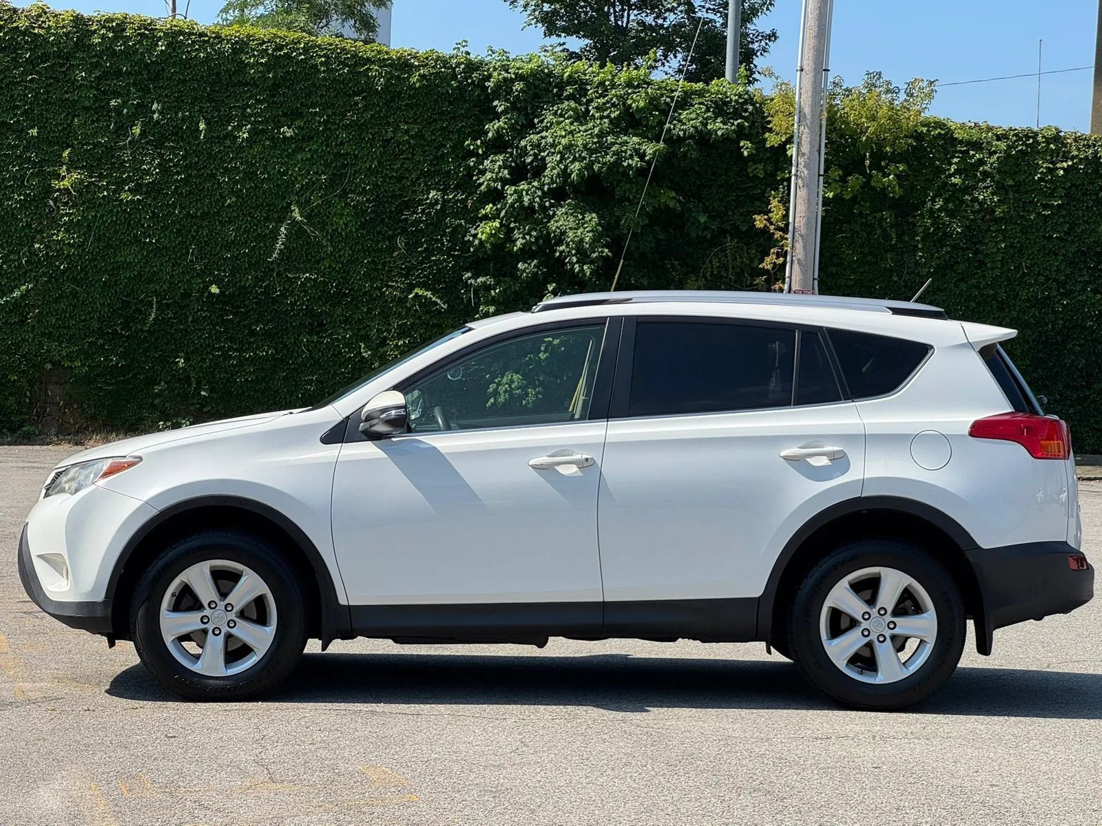 Used 2013 Toyota RAV4 XLE AWD/4WD image 4
