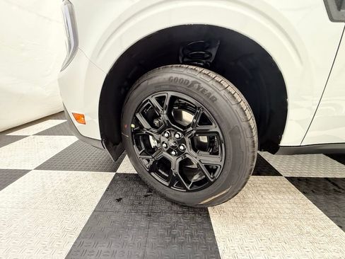 New 2025 Ford Maverick Lariat w/ Black Appearance Package image 10