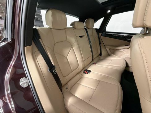 Certified 2026 Porsche Macan AWD/4WD image 27