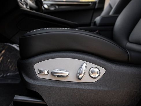 Certified 2026 Porsche Macan S AWD/4WD image 22