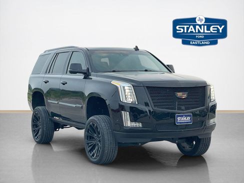 Used 2018 Cadillac Escalade Premium Luxury RWD image 1
