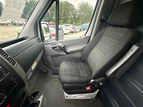 Used 2018 Mercedes-Benz Sprinter 2500 image 17