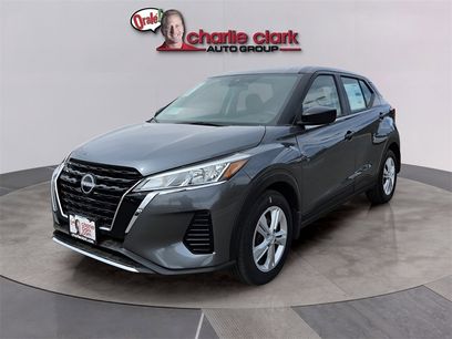 New 2025 Nissan Kicks Play S
