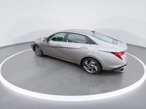 Used 2025 Hyundai Elantra SEL image 6