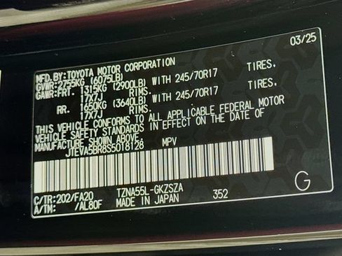Used 2025 Toyota 4Runner SR5 AWD/4WD image 16