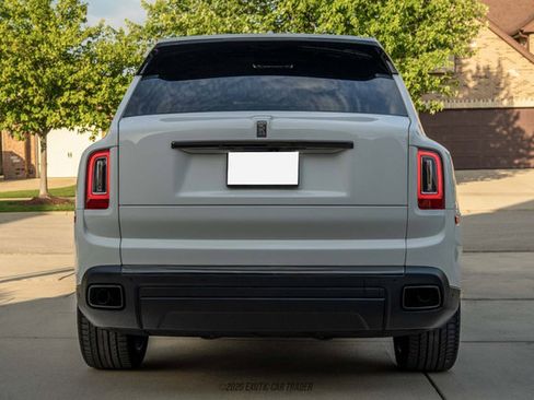 Used 2023 Rolls-Royce Cullinan Black Badge AWD/4WD image 7