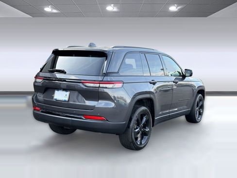 Used 2022 Jeep Grand Cherokee Altitude image 8