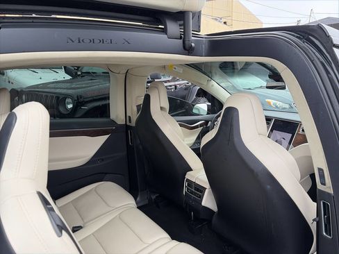 Used 2018 Tesla Model X 100D image 12