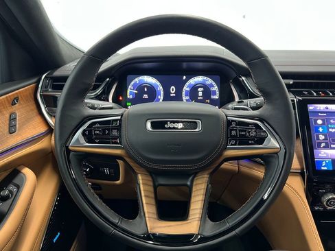 Used 2025 Jeep Grand Cherokee Summit AWD/4WD image 15