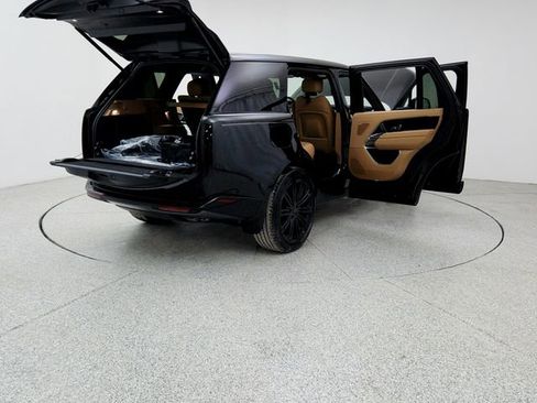 New 2026 Land Rover Range Rover Long Wheelbase SE image 11