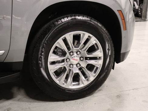 Used 2025 GMC Yukon XL Denali AWD/4WD image 9