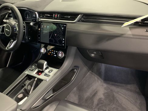 New 2026 Jaguar F-PACE SVR 575 Edition image 4
