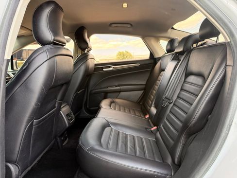 Used 2018 Ford Fusion SE w/ Equipment Group 602A FWD image 15
