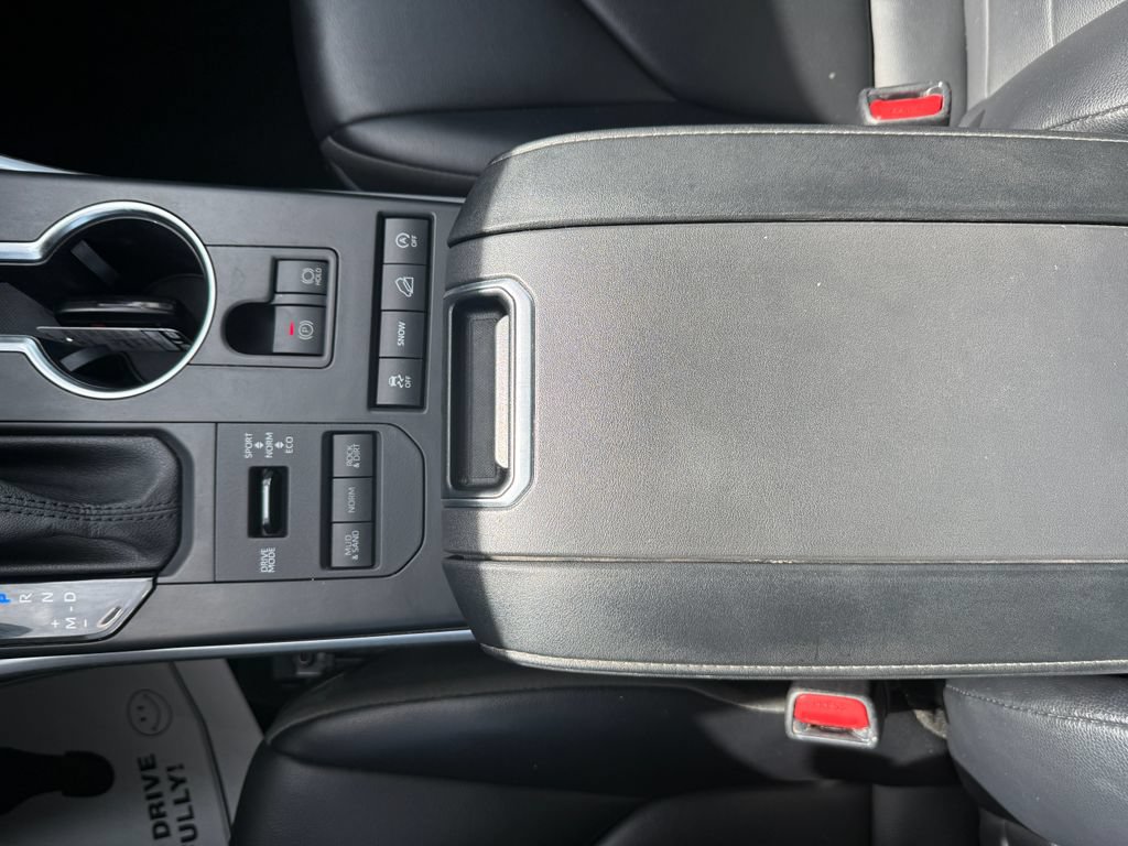 Used 2022 Toyota Highlander XLE AWD/4WD image 37
