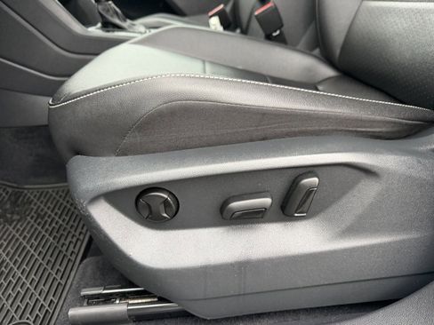 Used 2021 Volkswagen Tiguan SE w/ Panoramic Sunroof Package image 14