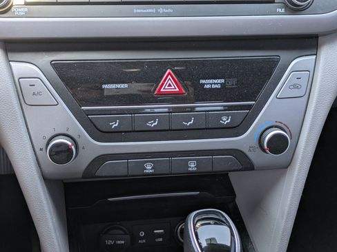 Used 2017 Hyundai Elantra SE FWD image 33