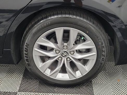 Used 2022 Toyota Avalon XLE image 9