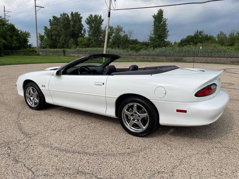 Used 2002 Chevrolet Camaro Z28 w/ SS Performance/Appearance Pkg RWD image 89