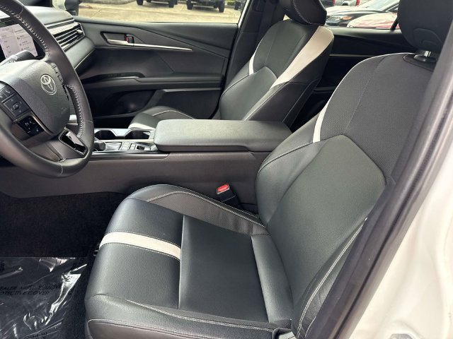 Used 2025 Toyota Camry SE FWD image 18