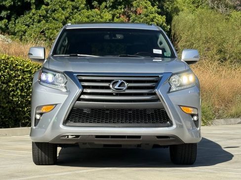 Used 2017 Lexus GX 460 Luxury AWD/4WD image 4