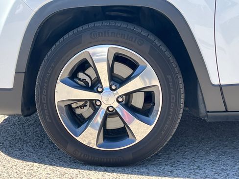 Used 2020 Jeep Cherokee Limited FWD image 11