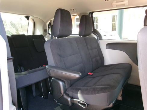 Used 2018 Dodge Grand Caravan SE w/ UConnect Hands-Free Group FWD image 27