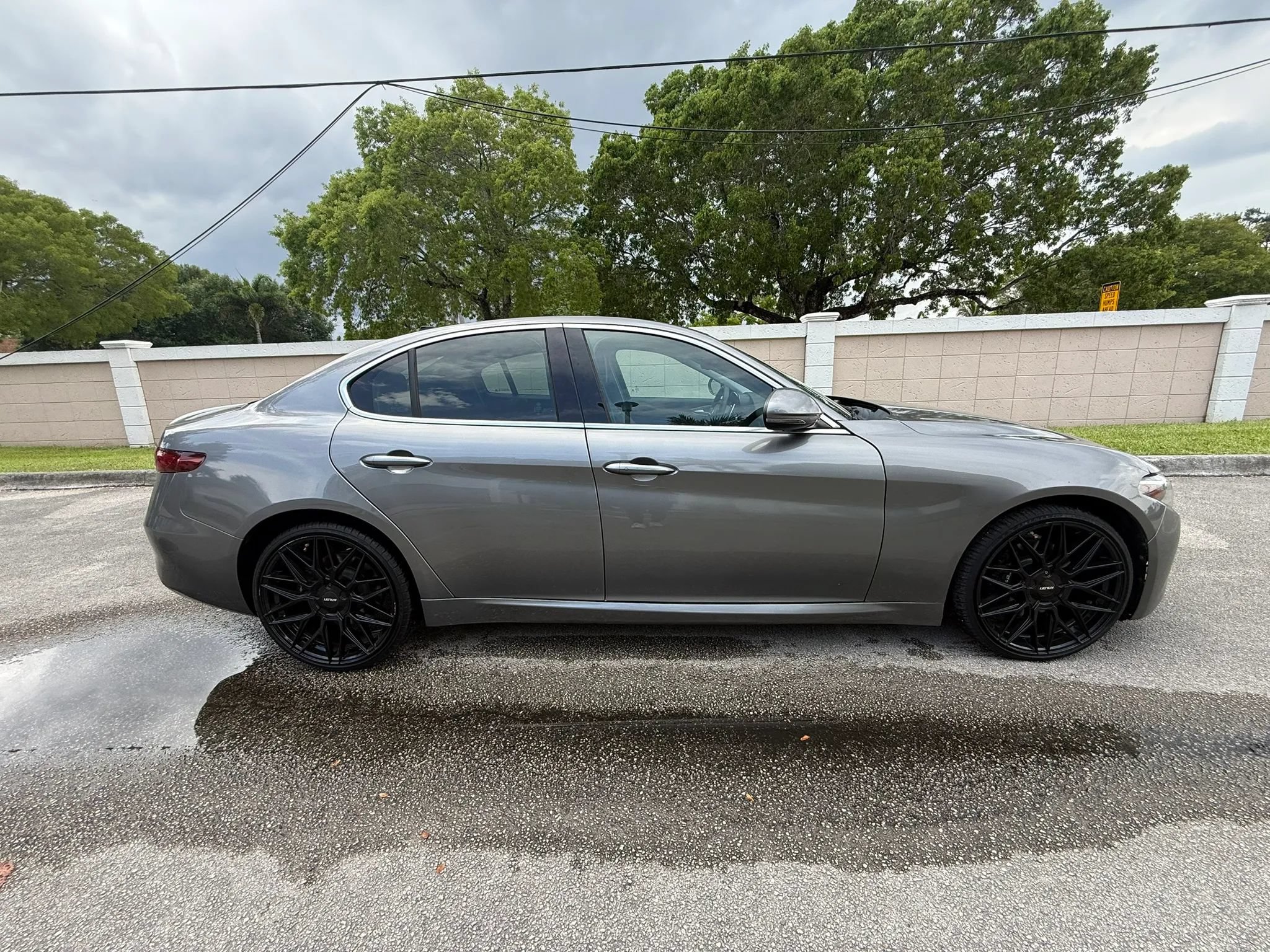 Used 2017 Alfa Romeo Giulia Ti AWD/4WD image 5