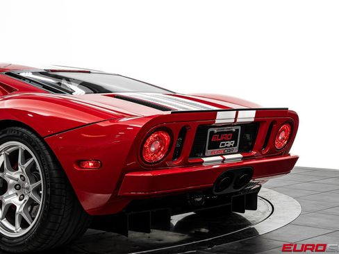 Used 2005 Ford GT RWD image 16