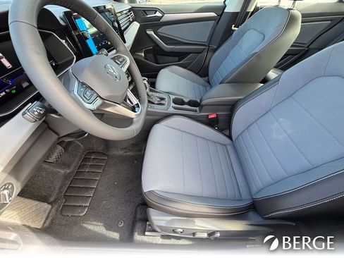 New 2026 Volkswagen Jetta SE FWD image 16