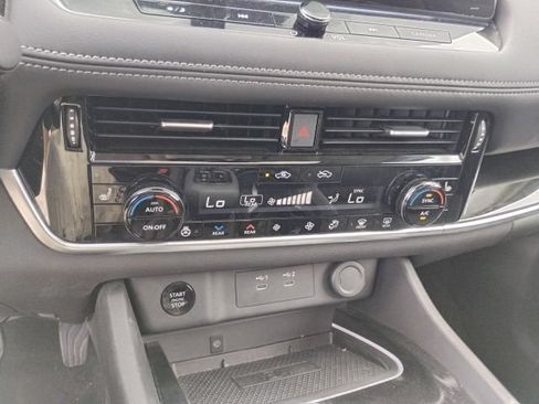 Used 2025 Nissan Rogue SL w/ Tech Package AWD/4WD image 21