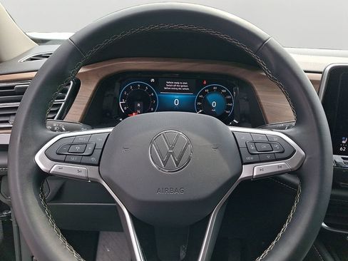 Used 2025 Volkswagen Atlas SE FWD image 20
