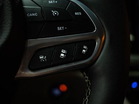 Used 2024 Chrysler Pacifica Touring-L FWD image 17