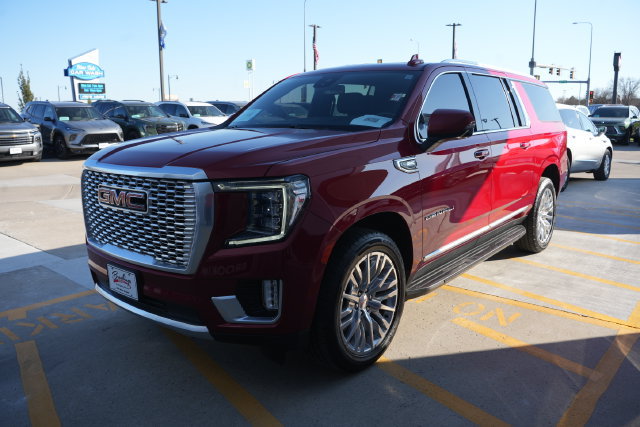 Used 2023 GMC Yukon XL Denali AWD/4WD image 32
