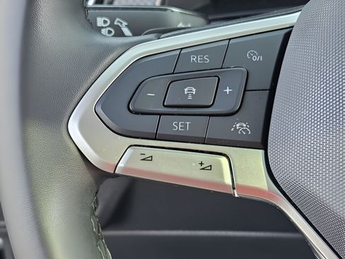Certified 2024 Volkswagen Atlas Peak Edition SE AWD/4WD image 25