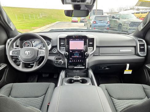 New 2026 RAM 1500 4x4 Crew Cab image 15