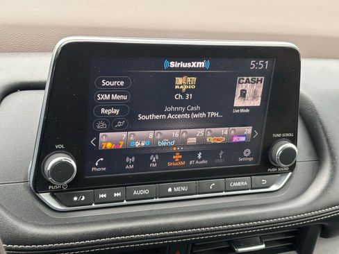 Used 2023 Nissan Rogue SV FWD image 10