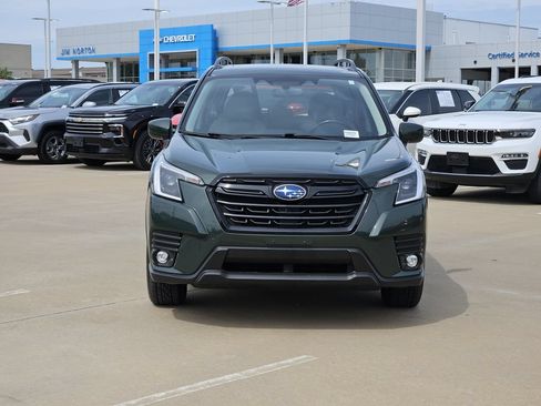 Used 2024 Subaru Forester Premium AWD/4WD image 2