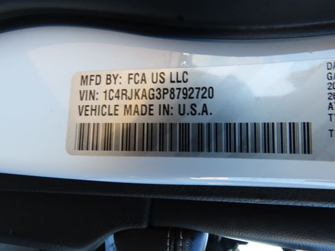 Used 2023 Jeep Grand Cherokee L Laredo image 41