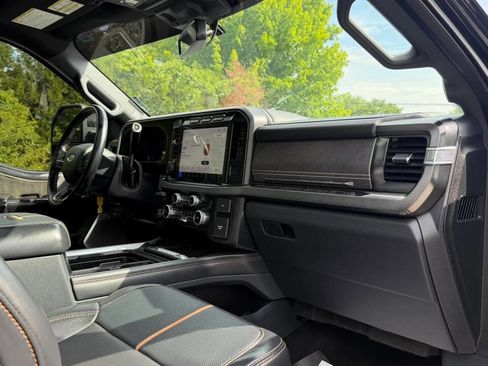 Used 2023 Ford F250 Platinum w/ FX4 Off-Road Package AWD/4WD image 28
